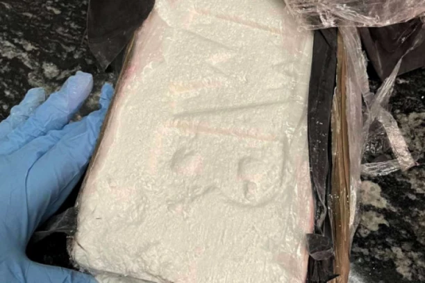 ČAK 800 KILOGRAMA KOKAINA NAĐENO NA PLAŽI U FRANCUSKOJ!