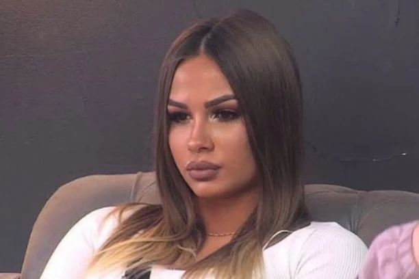 BIVŠA ZADRUGARKA SE OGLASILA NAKON PREKIDA TRUDNOĆE: Ana Jovanović sa dečkom POBEGLA IZ GRADA, uputila snažnu poruku!