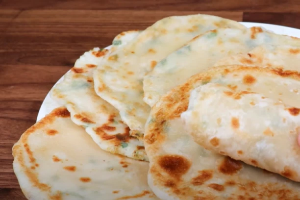 FANTAZIJA UKUSA! Tople pogačice od krompira i praziluka - BEZ kvasca, jaja i mleka!