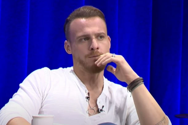 DANAS ŽENE UMIRU ZA NJIM, A NEKADA JE ČISTIO TOALETE: Omiljeni glumac važi za ženskaroša, ovu glumicu ostavio je zbog HANDE!