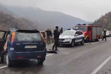 PREMINUO TEŠKO POVREĐENI MUŠKARAC U NESREĆI U MEĐUVRŠJU! Žena u kritičnom stanju!