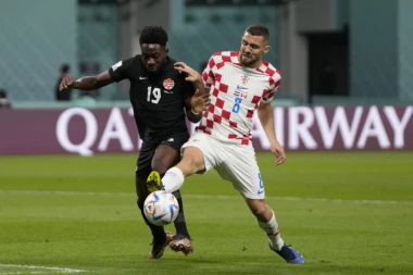 BIZARNA SCENA NA MEČU KANADE I HRVATSKE! Krenula mu krv na nos, a onda je stavio ženski tampon! (FOTO)