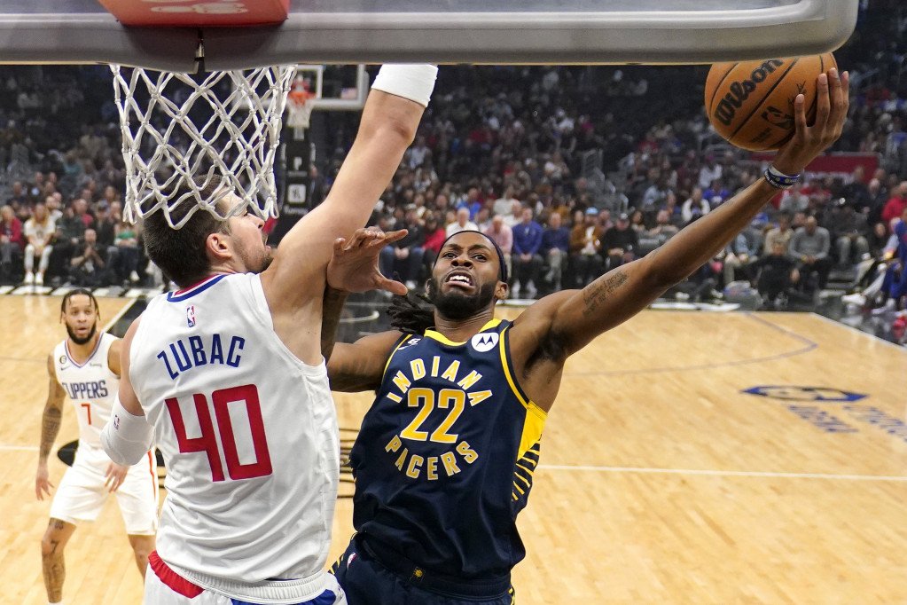 Ivica Zubac na meču Los Anđeles Klipers - Indijana Pejsers