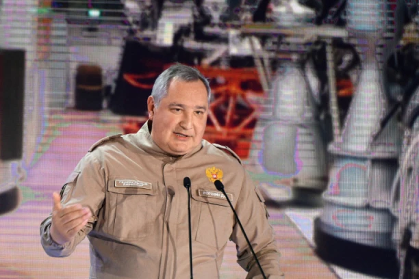 PRVA FOTOGRAFIJA DMITRIJA ROGOZINA NAKON RANJAVANJA! Slavio rođendan u hotelu u Donjecku, geler mu prošao CENTIMETAR OD KIČME! (FOTO)