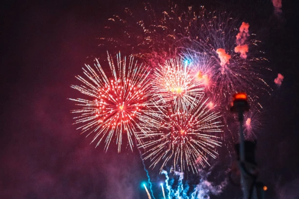 NAJLEPŠE I NAJJEFTNIJE DESTINACIJE ZA DOČEK NOVE GODINE: Cene su pred vama, ovde ljudi najčešće putuju, a gde vi planirate slavlje?