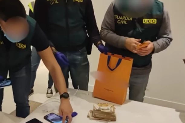 U AKCIJI "PUSTINJSKO SVETLO" PAO TITO I NJEGOVI SARADNICI: Luksuzne vile, automobili, novac, motori...evo šta je sve pronađeno kod pripadnika kartela