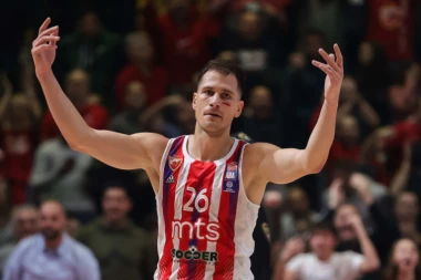 SIMULTANKA NEDOVIĆA, PA SE PRIKLJUČIO VILDOZA: Ivanovićeva Zvezda ne ume da izgubi - crveno-beli naneli prvi poraz Obradovićevom Partizanu na Jadranu! (VIDEO, FOTO)