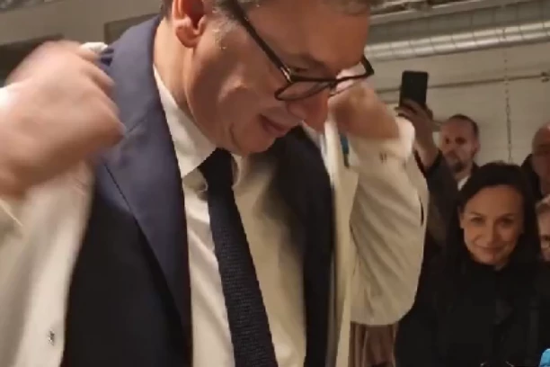 DA MI JE NEKO REKAO, NE BIH VEROVAO! Pogledajte šta je predsednik napravio prilikom obilaska Norveškog univerziteta nauke i tehnologije! (VIDEO)