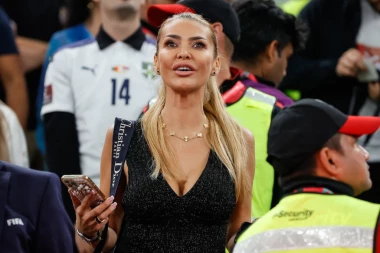 ONA SIJA: Snežana Borjan pokazala stomak (FOTO)