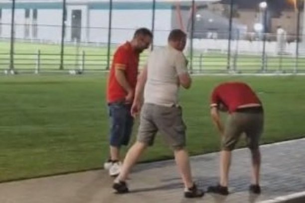 REPUBLIKA UHVATILA PRVE PIJANCE U KATARU: Razvaljeni Velšani promašili stadion (VIDEO)