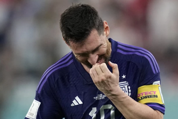 LEGENDARNI HOLANĐANIN OPLEO PO MESIJU: Nije li Leovo ponašanje na terenu NEPRIJATNO?