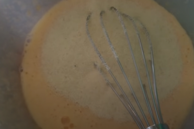 Dodavanje griza u kolač