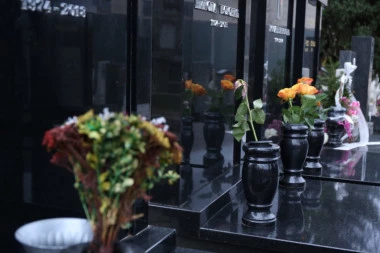 CVETA CRNO TRŽIŠTE PARCELA NA GROBLJIMA! Prodaju grobna mesta privatno po oglasima: U boljim "zonama" cene i do 1.500 evra!