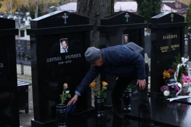 LUKINA BIVŠA ŽENA ČESTO DOLAZI NA GROB NJEGOVOG UBIJENOG BRATA! Republika na Novom groblju: Evo šta nam je rekao deda koji održava Nikolin spomenik! (FOTO)
