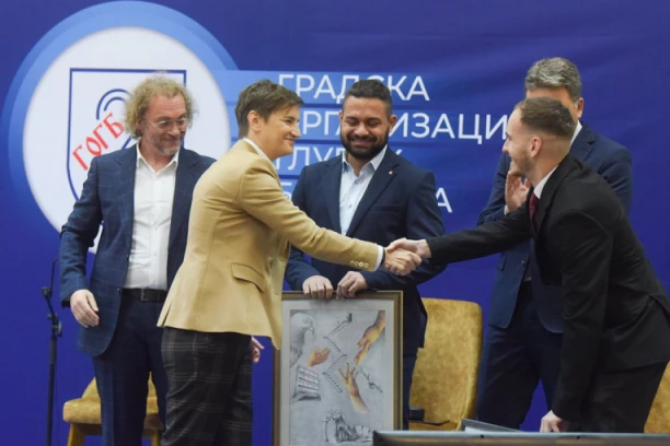 SOS ZA GLUVE: 14.000 građana koji koriste znakovni jezik dobilo aplikaciju koja ih povezuje sa institucijama - Premijerka istakla značaj inkluzije (VIDEO)
