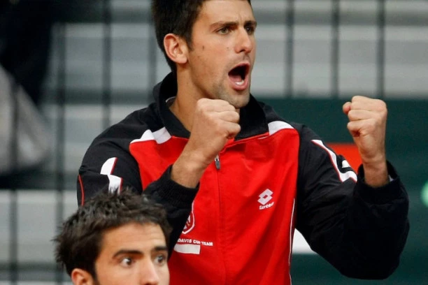 NOVAK MU JE SLAO PORUKE PODRŠKE! Jeziv napad na SRBE od strane nezahvalnog i bahatog Ukrajinca! (FOTO)