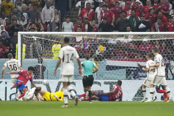 KRAJ 12. DANA MUNDIJALA! Nemci spakovali kofere, Japan na Hrvate, Španci na Maroko u osmini finala!