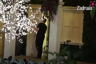 IVAN MARINKOVIĆ HTEO DA IZNENADI MALOG ŽELJKA! Doneo mu i poklon: Ispred vrata Kulićevih dočekao ga HLADAN tuš! (VIDEO)