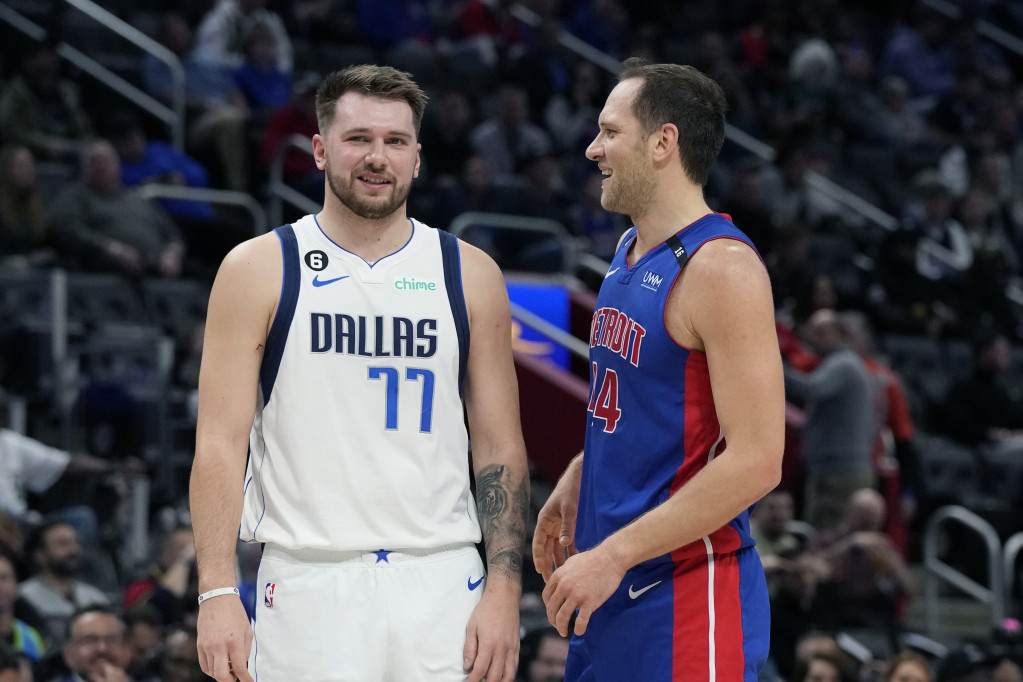Luka Dončić i Bojan Bogdanović na meču Detroit - Dalas