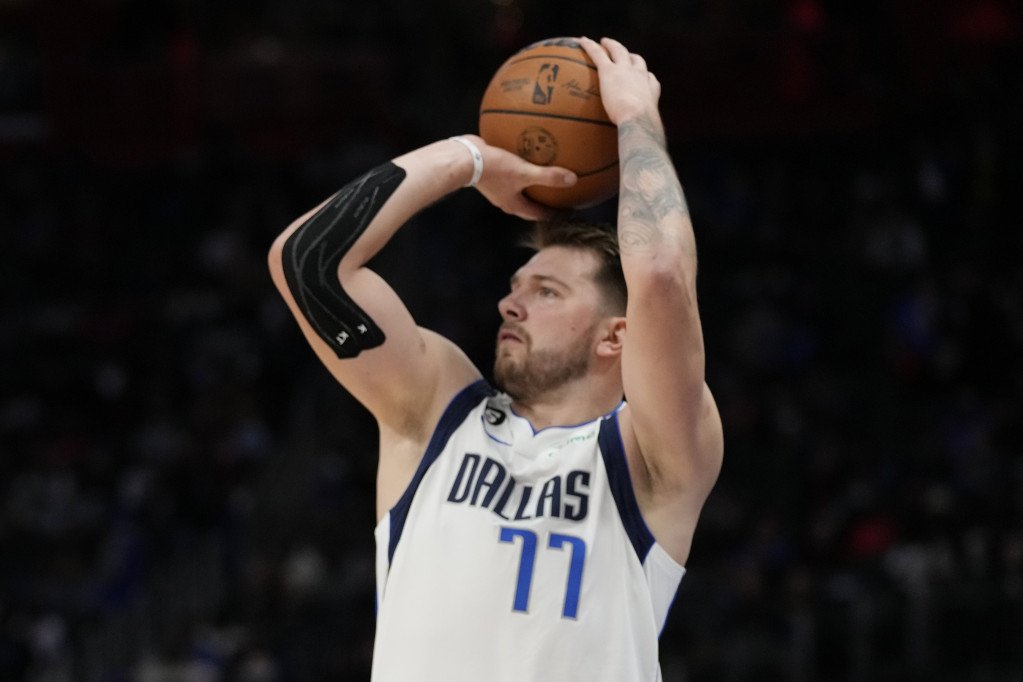 Luka Dončić na meču Detroit - Dalas