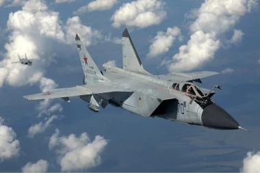 DRAMA U VAZDUHU: Ruski MiG-31 presreo AMERIKANCA! Usledila je jedina moguća reakcija IZVIĐAČA