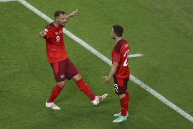 IMA LI NEKI ŠVAJCARAC? Nisu samo Džaka i Šaćiri - "Orlovi" protiv LEGIJE STRANACA! Napadač TETOVIRAO Bosnu i Hercegovinu! (FOTO)