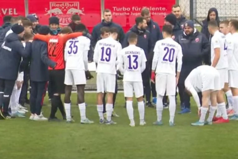 SALCBURG OBOJEN U LJUBIČASTO: Grafičar demonstrirao silu - Zvezdina deca se poigravala sa jednom od najboljih fudbalskih akademija Evrope! (VIDEO)