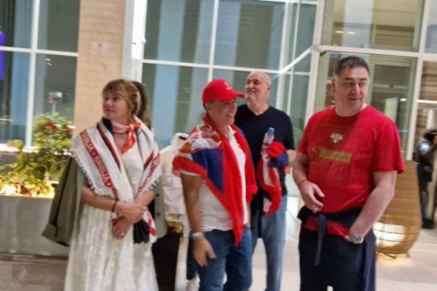 EKSKLUZIVNO: Republika JEDINA ušla u hotel Riksos u kome se nalaze fudbaleri Srbije i brojne POZNATE ličnosti! (VIDEO, FOTO GALERIJA)