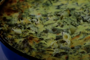 RUČAK ZA DANAS: Zapečene makarone - jeftino, brzo i lako!