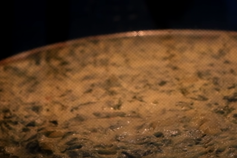 Jelo narasta u rerni