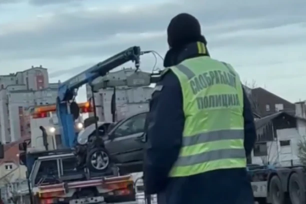 TEŠKA NESREĆA NA IBARSKOJ MAGISTRALI! Sudarili se autobus i automobil, povređeno 5 osoba! (VIDEO)