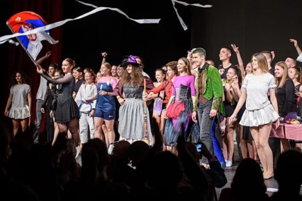 ĐACI SPORTSKE GIMNAZIJE SINONIM ZA HUMANOST: Prihod od predstave daju za lečenje vršnjaka Ognjena! (FOTO)