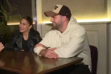 MINA KOSTIĆ PRVI PUT U JAVNOSTI SA 15 GODINA MLAĐIM DEČKOM: Pevačica progovorila o venčanju! (FOTO)