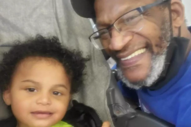 DEČAK (2) UMRO OD GLADI! Nije imao ko da ga nahrani, pošto mu je otac preminuo!