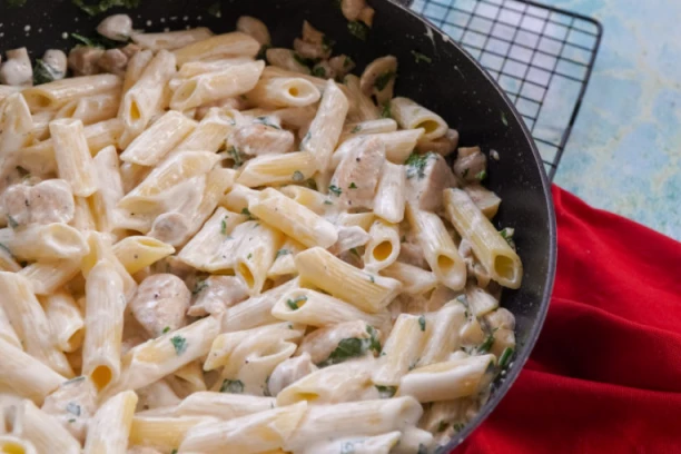 TRIK SASTOJAK ZA NAJBOLJE I NAJKREMASTIJE MAKARONE SA SIROM: Uz ovo dobiće poseban šmek!