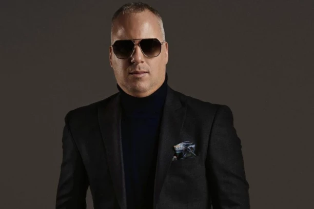 VASKRS ME UVEK PODSETI NA TO DA JE PORODICA NAJVAŽNIJA! Saša Matić na praznik poslao jaku poruku, ovo o njegovom životu niste znali! (FOTO)