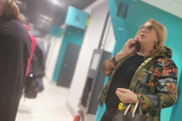 Ćana se žali na kolege