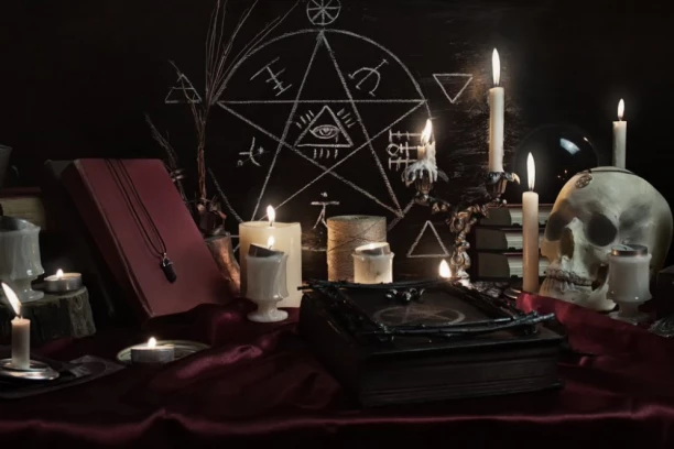 RAZBIJENA OPASNA KRIMINALNA GRUPA POVEZANA SA SEKTOM: Među uhapšenima i "guru" sa Balkana - bio na Evropolovoj poternici zbog DEVET JEZIVIH KRIVIČNIH DELA!