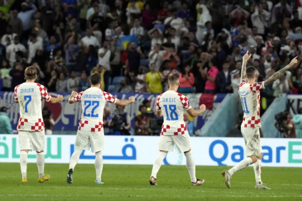 ŠOKIRAO PLANETU: Dok su hrvatski fudbaleri SLAVILI četvrtfinale, evo šta je radio JEDAN igrač "Vatrenih"! (VIDEO)