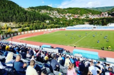 VEROVALI, ILI NE: Priboj je najfudbalskiji grad u Srbiji - nestvarne slike zabeležene su na meču FAP-a i Zlatara! (VIDEO)