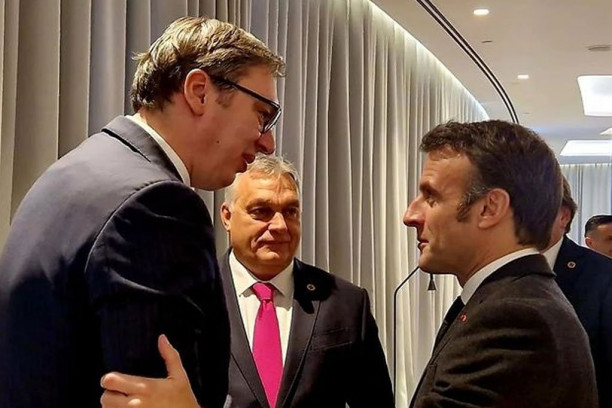 SRDAČAN SUSRET SA EMANUELOM MAKRONOM: Predsednici Srbije i Francuske se sastali na marginama Samita lidera EU - Zapadni Balkan (FOTO)