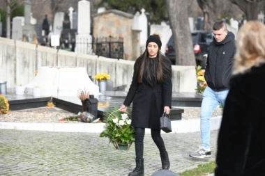 MARIJA SAMA DOŠLA NA POMEN! Džejeva mezimica odmah prišla očevom GROBU! (VIDEO)