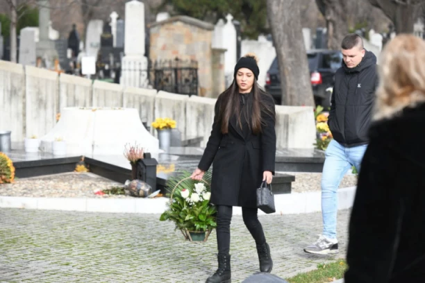 MARIJA SAMA DOŠLA NA POMEN! Džejeva mezimica odmah prišla očevom GROBU! (VIDEO)