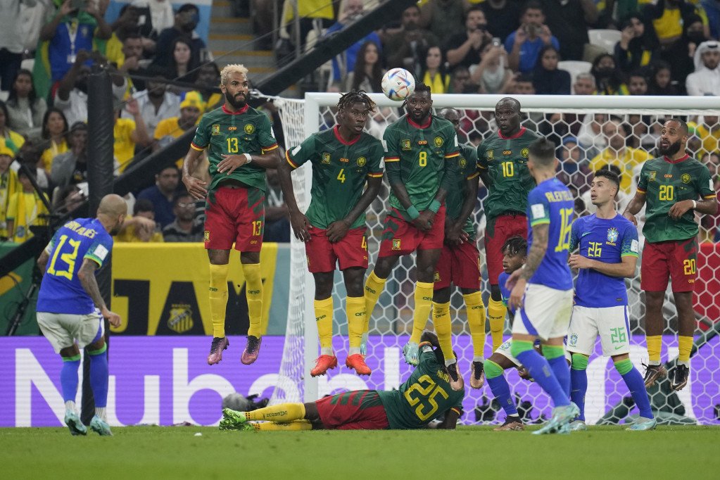 Dani Alveš na meču Brazil - Kamerun