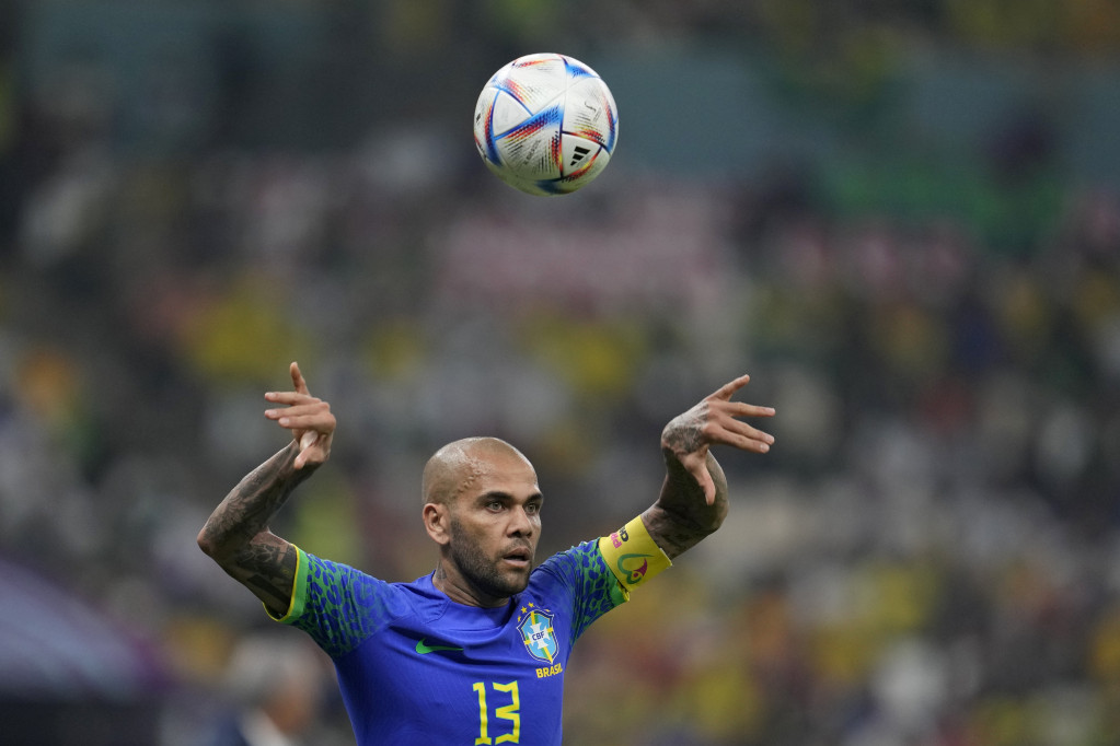 Dani Alveš na meču Brazil - Kamerun