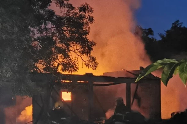 TRAGEDIJA U BARAJEVU! Pronađen leš muškarca u kući koja je izgorela!