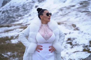 HITNO OGLAŠAVANJE ADVOKATA ELEKTRE ELIT: Pevačica se tereti za više zločina, policija joj zaplenila SKUPOCENE stvari!