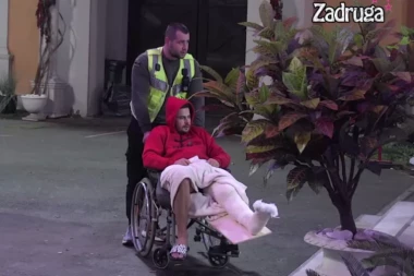 BILAL ZAVRŠIO U INVALIDSKIM KOLICIMA: Brajlović se vratio u Belu kuću sa nogom u GIPSU - pogledajte šok scene iz "Zadruge" (VIDEO)