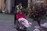BILAL ZAVRŠIO U INVALIDSKIM KOLICIMA: Brajlović se vratio u Belu kuću sa nogom u GIPSU - pogledajte šok scene iz "Zadruge" (VIDEO)