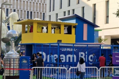 OMAŽ LEGENDAMA: Južnoamerikanci LUDI za Peleom i Maradonom! (FOTO GALERIJA)